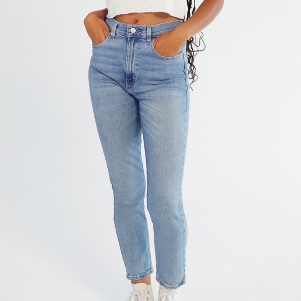 BDG High-Waisted Girlfriend Jean - Light Wash